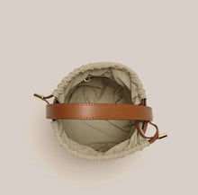 Load image into Gallery viewer, Brittany Tan Raffia Bucket Bag/ Vestirsi