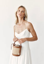 Load image into Gallery viewer, Brittany Tan Raffia Bucket Bag/ Vestirsi